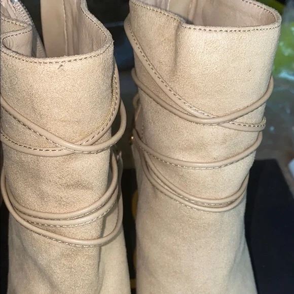 Bebe Cream Heeled Boots for Chic Elegance - Picture 8 of 12